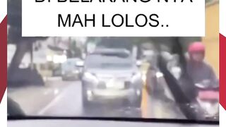 Viral! Mobil Pelawan Arah Pakai Strobo Berplat D 135 DI Bikin Heboh Warganet