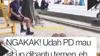 Sit Up Salah Arah, Malah Jadi Komedi