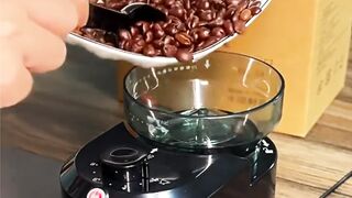 Savvy Sips Price and Performance of the Best Electric Burr Coffee Grinder 2025!