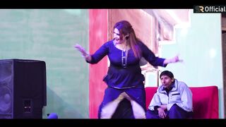 Pakistani Girl Hot Stage Dance