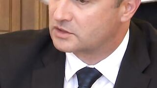 ЕНЕРГИЙНИЯТ МИНИСТЪР ЗА НОВИТЕ МОЩНОСТИ ЗА СЪХРАНЕНИЕ НА ЕНЕРГИЯ
