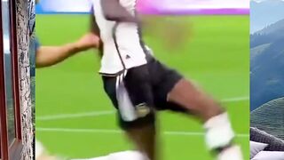 Gaya lari unik Antonio Rüdiger selalu jadi sorotan!