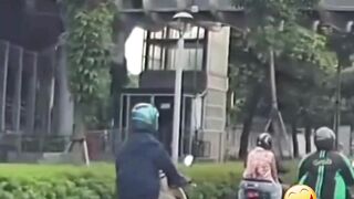 Bapak nya mikirin pinjol