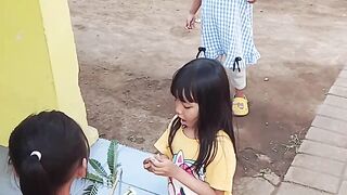 Anak- anak bermain