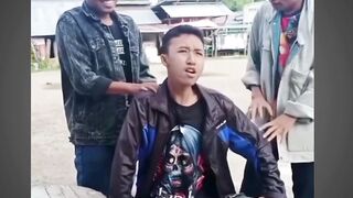 Drama pemuda lucu. memelucu