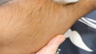 ابن يزيل لحية والده