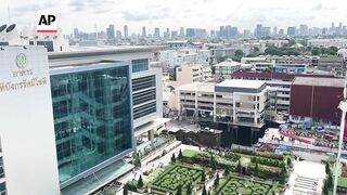 Giant sinkhole opens up in Bangkok