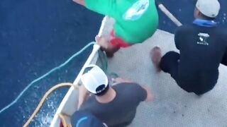 Wiat for the shocking twist hand-lining a huge tuna takes an