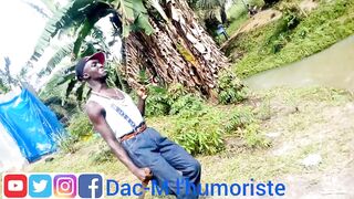 Comédie Gabonaise Dac-M lhumoriste et les petits du pivot à la plage