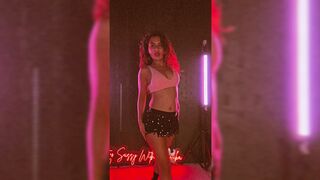 Indian Girl Shivika Singh Dance