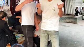 Lucu, pura-pura bod0h