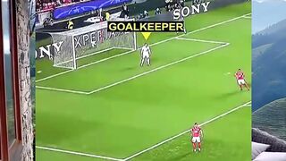 Kadang keputusan kiper bikin tepok jidat sendiri