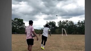 Pelatih lari! Pemain capek coach! Pelatih saya juga capek liat kalian jalan.
