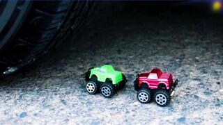 Experiência  Carros  de brinquedo, carros de polícia, carros de brinquedo