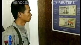 Bank Indonesia mengeluarkan uang baru tanpa wajah presiden Soeharto Jakarta - 1 Juni 1999