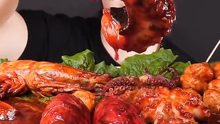 魚介類とキノコを三養ソースで食べる