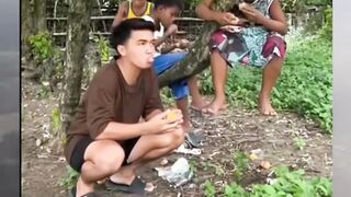 Celananya Nyangkut