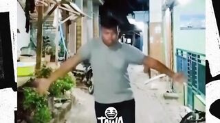 gak usah pake topeng juga udah serem ini der