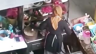 A strange movement while cooking