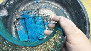 Greenish gym chalk crushing