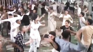 ان لم تستطيع قول الحق فلا تصفق للباطل. ععندنا في البلد