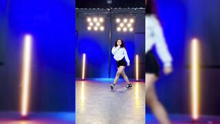 Indian Girl Anshika Pradhan Dance