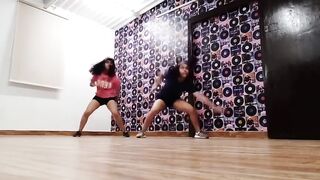 Indian Girl Ridmaa Sethi Dance