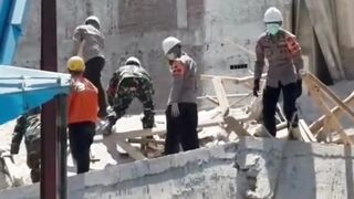 Basarnas kembali mengevakuasi empat korban meninggal dunia