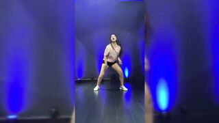 Indian Girl Khushbu Singh Dance