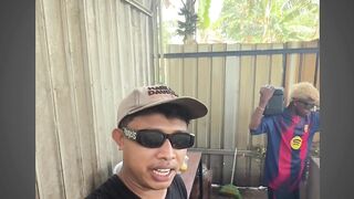 Pengen serius, tapi tim random minta hiburan. memelucu