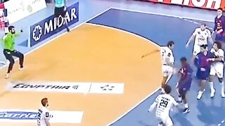 Dika Mem The Sneaky Move handball sports  4 uu .