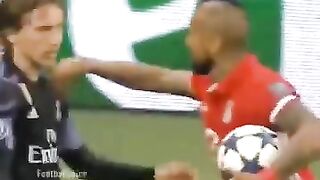 Modric vs Vidal