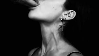 She Love to Suck Fingers