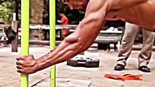 Push-ups on the crossbar