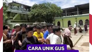 Viral! Gus di Ciamis Bagikan Jeruk dengan Cara Ditendang ke Santri, Picu Pro dan Kontra di Medsos