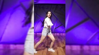 Indian Girl Hanshika Gupta Dance