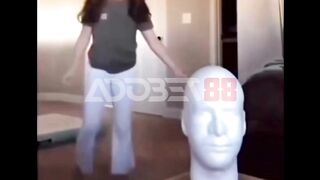 Anak ini mau pamer skill nendang
