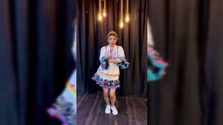 Indian Girl Ishika Singh Dance