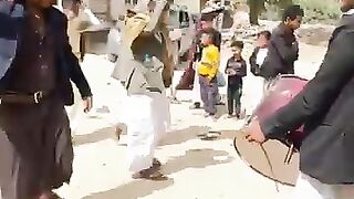 Al-Bara Yemeni and the splendor of dancing on the shore البرع اليمني وروعته