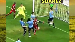 12 tahun sudah, tapi bayangannya masih sama satu tangan Suarez, satu negara hancur harapannya. Ghana Suarez2010 FootbalHistory