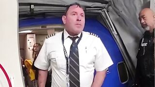 Southwest Pilot Taken Off Plane Right Before Takeoff By Police!!