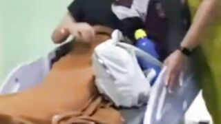 Dua siswi SMKN di Bulukumba, Sulawesi Selatan, dilarikan ke rumah sakit setelah diduga mengalami keracunan dari menu Makanan Bergizi Gratis (MBG).
