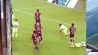Momen langka yang bikin ngakak di lapangan!