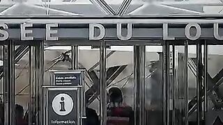 Louvre France World Most Visited Museum is Robbed