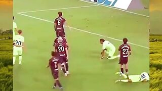 Yamal pengen freestyle, tapi bola malah mutusin hubungan  Kadang jenius, kadang jadi konten  YamalModeLucu SkillGagal