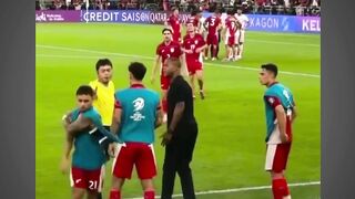 Darah, keringat, dan kebanggaanitulah sepak bola.Boladunia