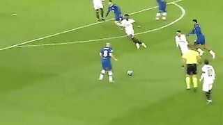 Éder Militão celebrates