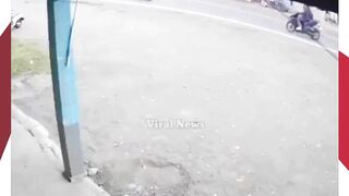 Detik-Detik Bus Sinar Jaya Tabrak Dua Motor di Kutoarjo, Dua Pengendara Kritis