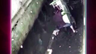 Hilang Keseimbangan, Gerobak Terperosok dan Hanyut, Pedagang Pasrah