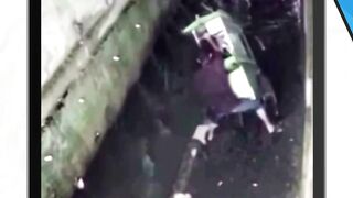 Hilang Keseimbangan, Gerobak Terperosok dan Hanyut, Pedagang Pasrah